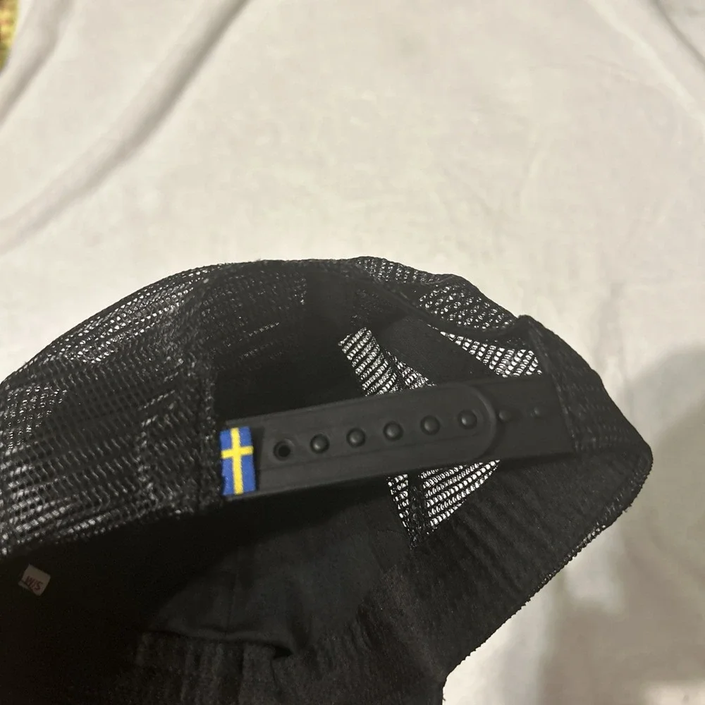 FJALLRAVEN SWEDEN 1960 Logo Black Snapback Trucker Mesh Baseball Hat Size S/M